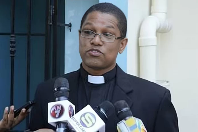 Padre-Nelson-Rafael-Nunez-Cruz-Foto-Antonio-Heredia