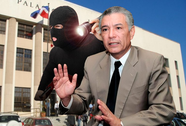 Roban-vehiculo-a-Angel-Lockward-frente-al-Palacio-de-Justicia-de-Ciudad-Nueva-removebg-preview