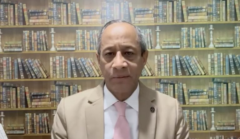 Abogado Amadeo Peralta denuncia trama en su contra y advierte que entre los implicados hay autoridades