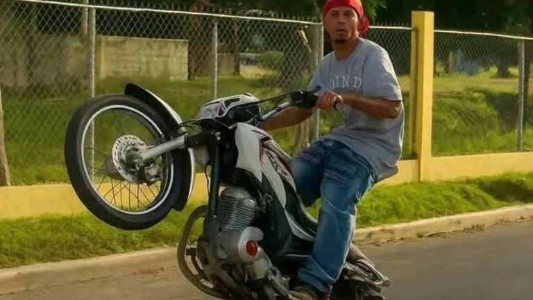Arrestan individuo sorprendido calibrando una motocicleta en vía de Sosúa