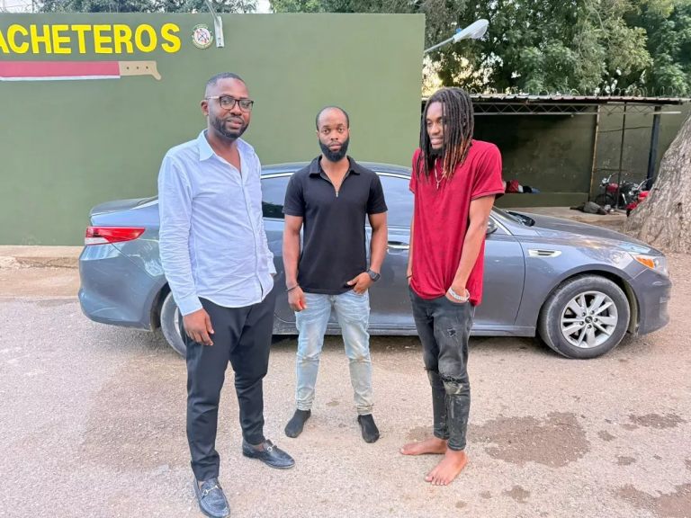 Ejército detiene a supuesto vicecónsul haitiano por transportar indocumentados en Valverde