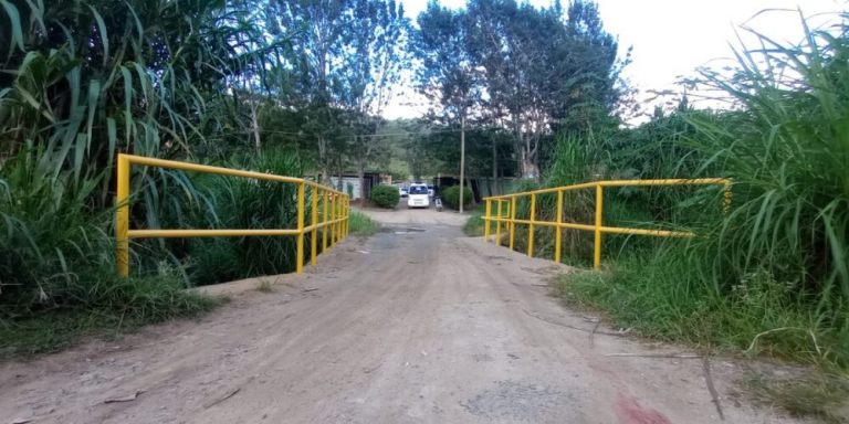 Ayuntamiento de Constanza refuerza seguridad en puente escolar en Arroyo Arriba