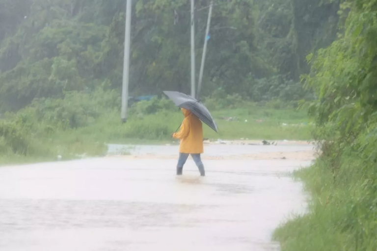 Tormenta Melissa agrava la vulnerabilidad en La Zurza; vecinos resisten evacuación pese al peligro