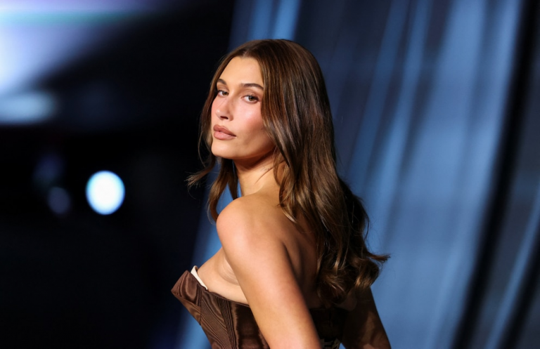 Hailey Bieber responde a las teorías que la acusan de ser una mujer transgénero