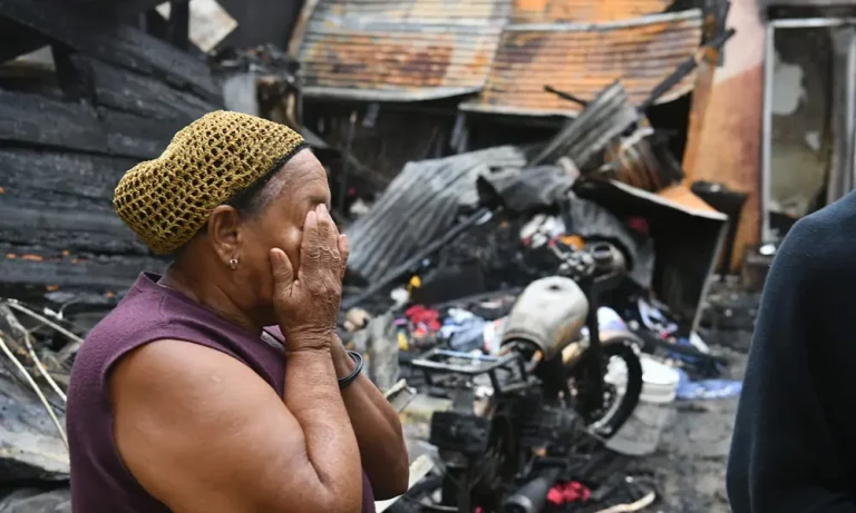Incendio afectó seis viviendas en sector Santiago