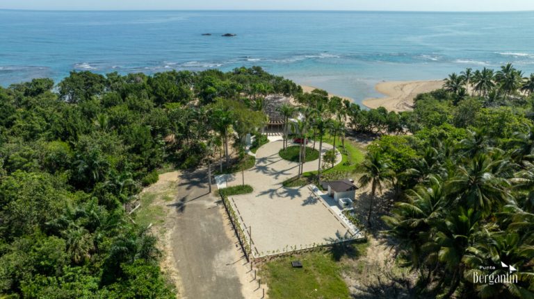 Presidente Abinader da primer palazo para construcción del hotel Meliá en Punta Bergantín