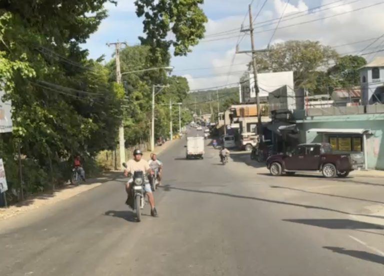 Moradores y visitantes piden embellecer entrada de Sosúa