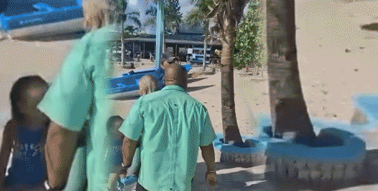 Choferes-se-enfrentan-en-discusion-por-pasajeros-turistas-en-el-muelle-de-Bayahibe