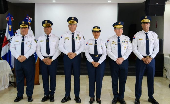Nuevo-uniforme-administrativo-policial-1140x694-1