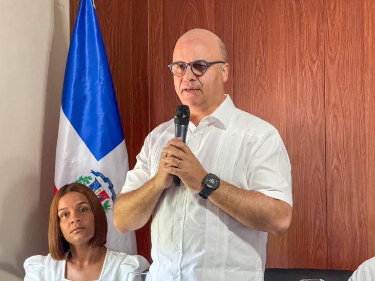 Gobierno entrega fondos para construir el Cementerio Municipal de Montellano