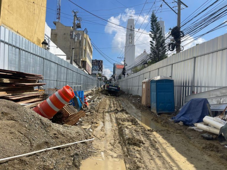 Comerciantes denuncian Calle del Sol en Santiago no estará lista en diciembre como se prometió