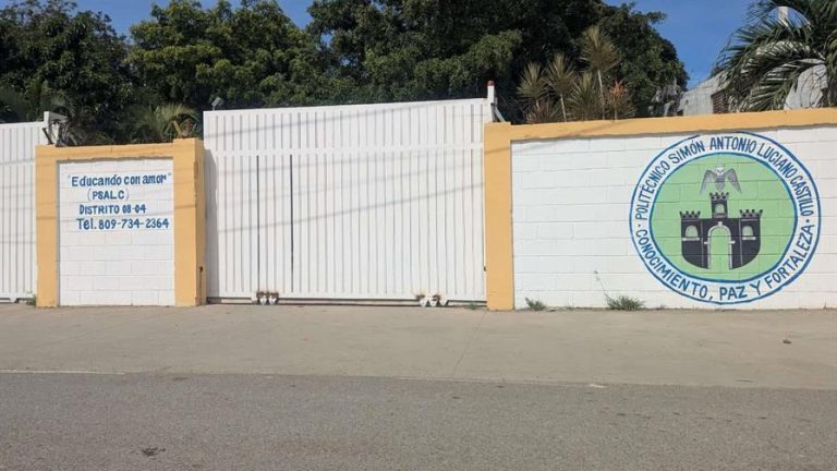 Estudiante de 15 años mata a compañero de una puñalada en las afueras de un liceo en Santiago Oeste