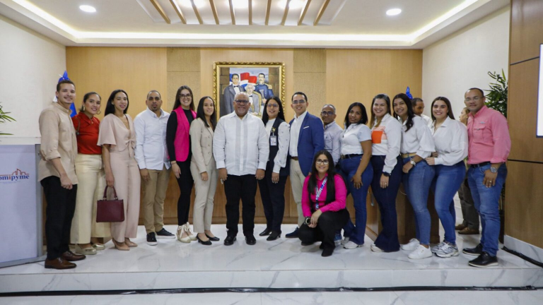 Gobierno entrega RD$50 millones en créditos a 232 prestatarios en Constanza afectados por Melissa