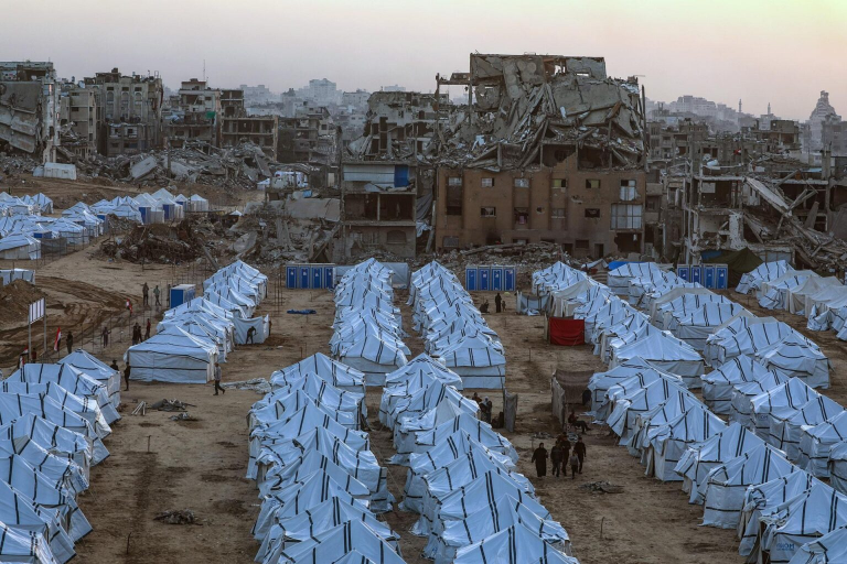 Israel lanza una oleada de bombardeos en toda Gaza y mata al menos a 20 personas