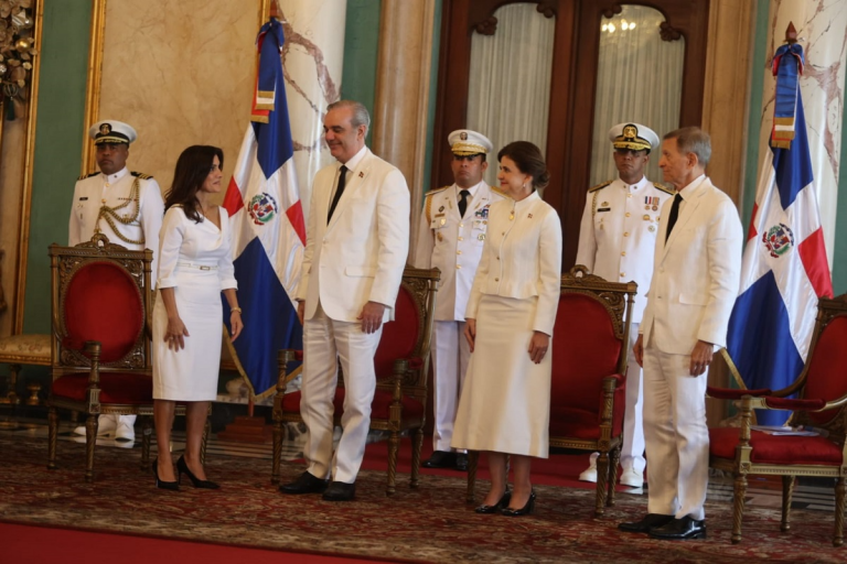 Abinader recibe credenciales de la nueva embajadora de EE.UU., Leah Campos