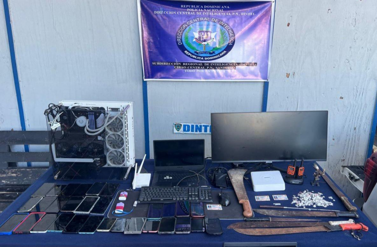 DINTEL, Policía y Ministerio Público desmantelan red de ciberestafas durante amplios allanamientos en Santiago