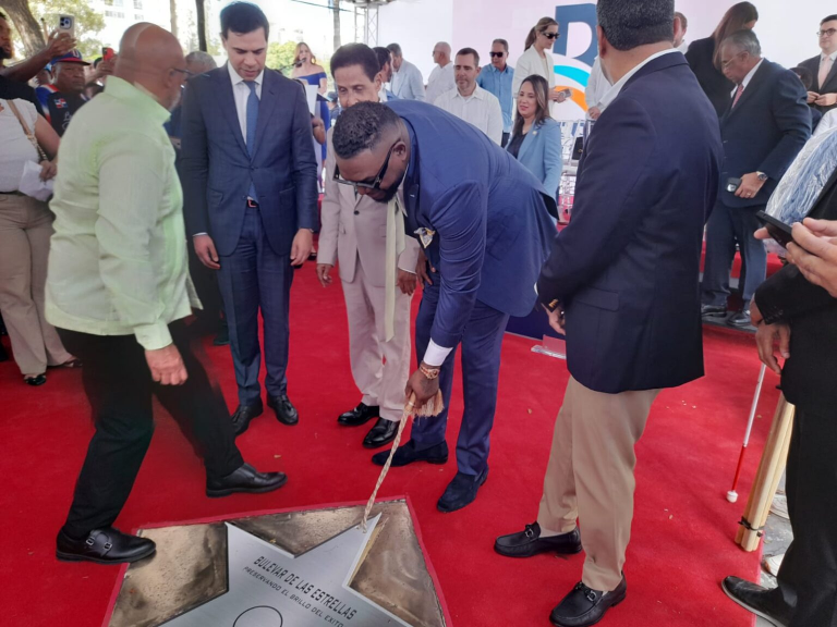 David Ortiz recibe su estrella en el Boulevar de la Churchill