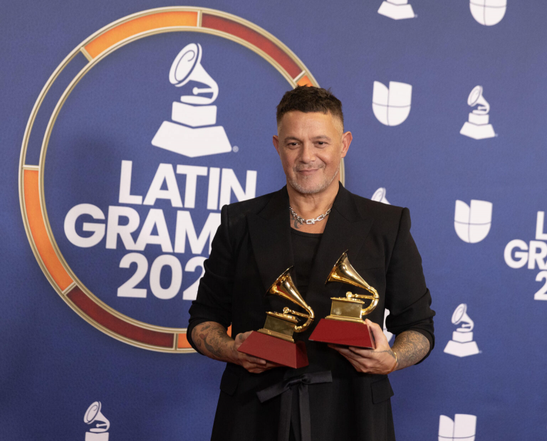 Alejandro Sanz prepara un musical y estrena disco "con la ilusión recuperada"
