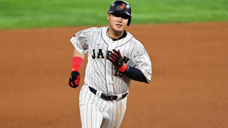 Los japoneses Okamoto y Takahashi son posteados en la agencia libre de MLB