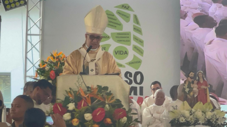 Arzobispo coadjutor insta  defender valores y buenas costumbres familia   