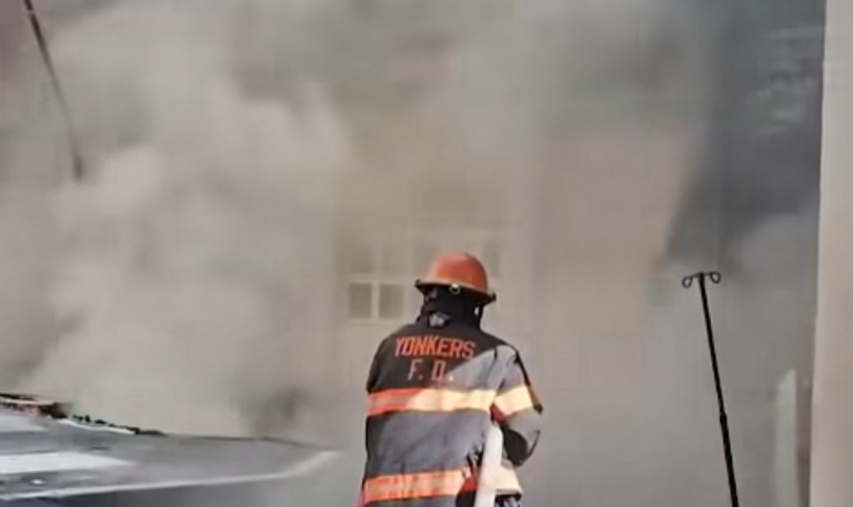 Incendio en área de fosa del Pabellón de Gimnasia del Parque del Este tras chispa de soldadura