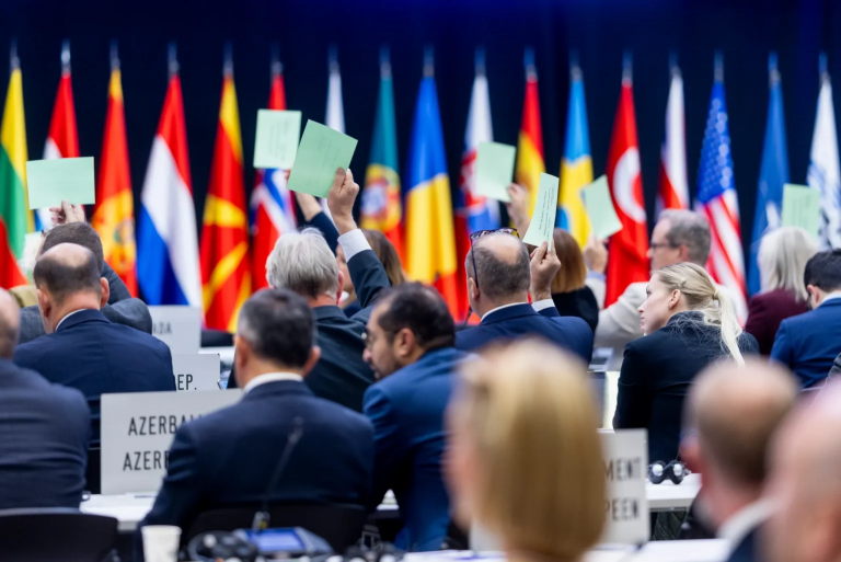 Cuba admite"dificultades financieras", pero promete "facilidades y garantías" a inversores