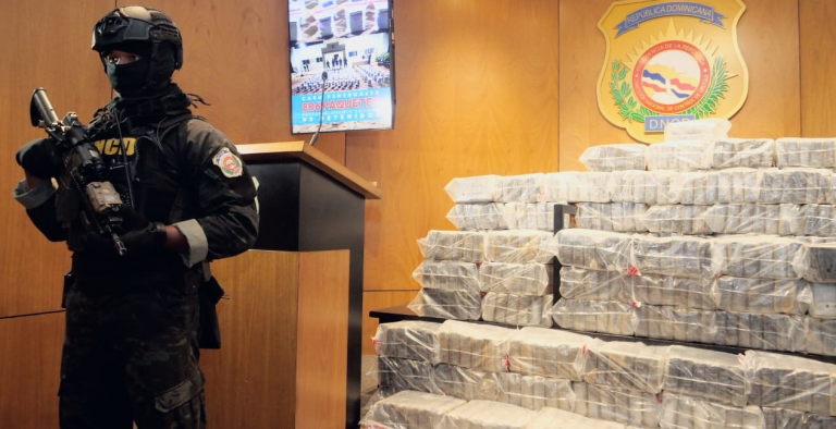 Bulto con logo de “Yailin” aparece en cargamento de cocaína ocupado en Caucedo; MP pide prisión para 16