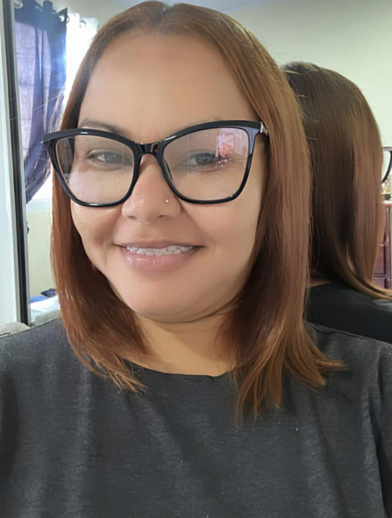 Encuentran muerta a una mujer en su vivienda en Santiago; investigan posible suicidio