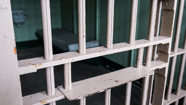 $80 millones de dólares para familia de fallecido que estuvo más de 20 años preso por error en Nueva York