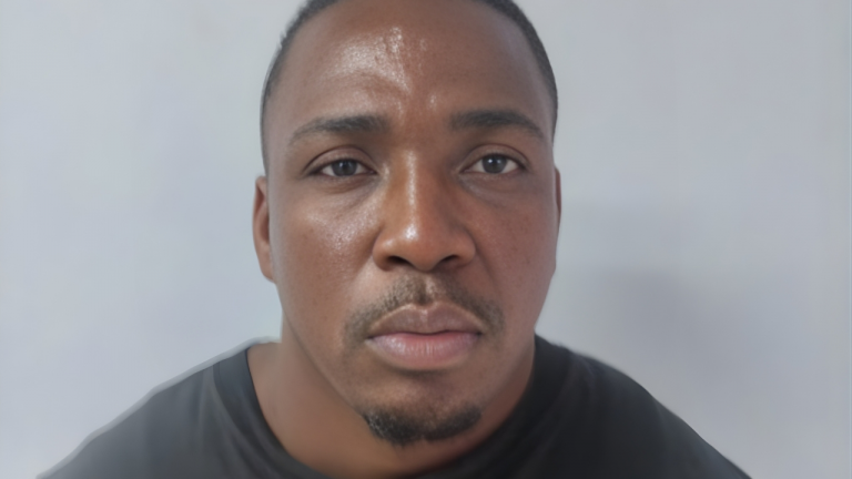 Policía arresta a hombre que recibió más de un millón de pesos por fraude bancario