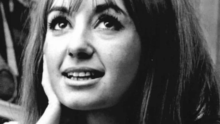 Sandra Caron, actriz de la saga Carry On, muere a los 89 años en Los Ángeles