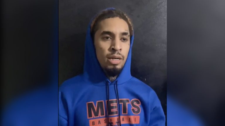 Alex se entrega en Gaspar Hernández y exige que se aclare su situación legal