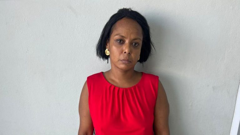 Prisión preventiva por 3 meses a mujer que asesinó exmarido de una estocada en Sosúa