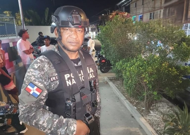 Nuevo comandante “de mano fuerte” asume control en Santiago Oeste