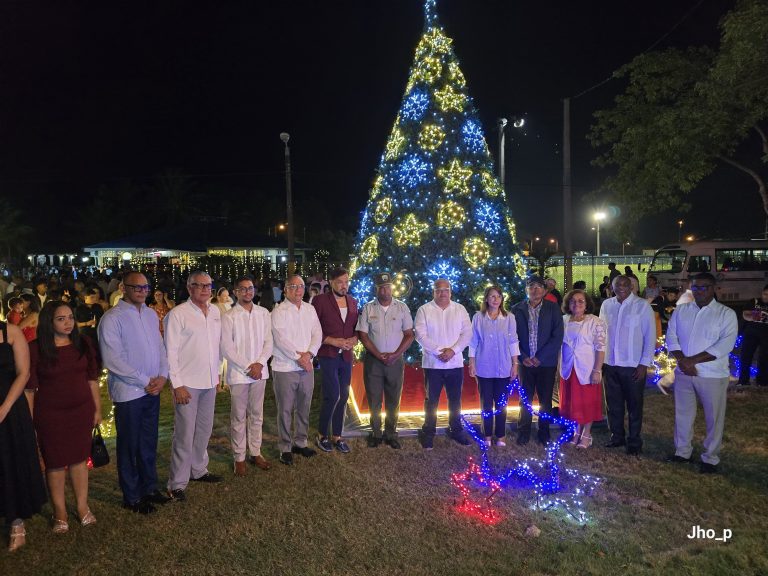 Encendido del Árbol Navideño ilumina la Base Aérea de Puerto Plata