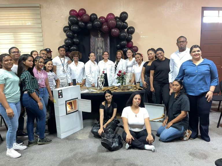 Estudiantes de Medicina realizan feria de Medicina Forense en cierre de semestre