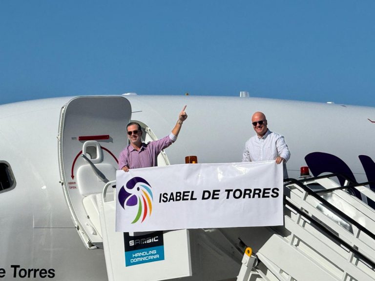 Aerolínea Arajet presenta en Puerto Plata su nuevo Boeing 737 MAX “Loma Isabel de Torres” tras vuelo directo desde Seattle