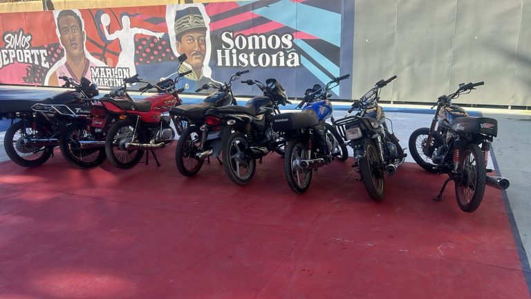 Policía interviene circuito clandestino de carreras de motocicletas en el Batey Sosúa