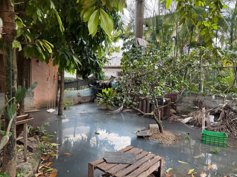 Agua negra brota en zonas de Sosúa y residentes exigen respuesta inmediata