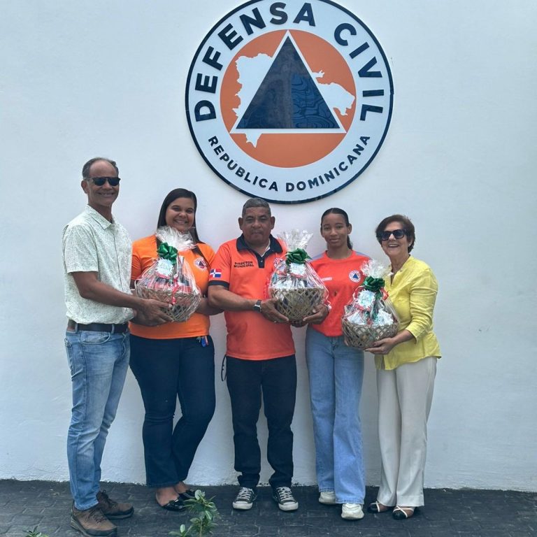 Entidad social entrega canastas navideñas y reconoce labor de instituciones de servicio en Sosúa