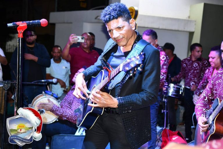 Destacados artistas populares dominicanos se presentaron en Puerto Plata durante el 2025