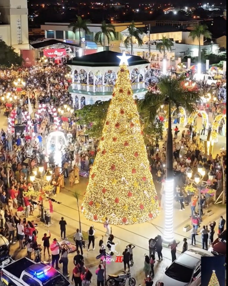 Propeep y Alcaldía de Puerto Plata inauguran alumbrado navideño en Plaza Independencia