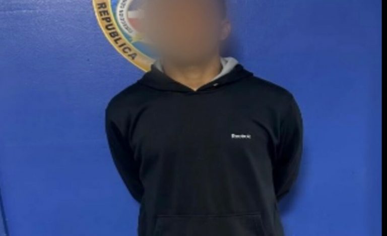 Se entrega “Mamut”, buscado por homicidio en Santiago