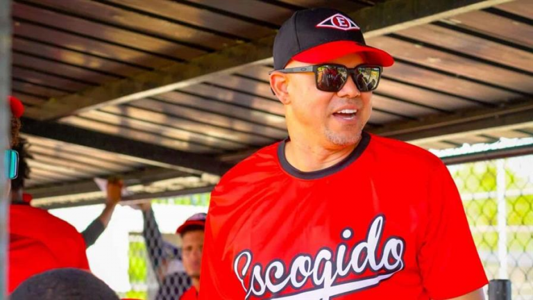 Leones del Escogido destituyen al dirigente Alex Cintrón