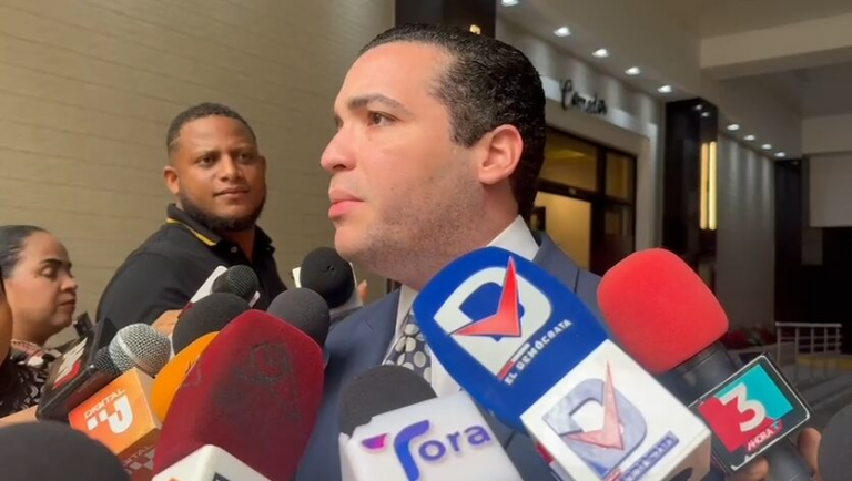 Propuesta de habilitar constitucionalmente a Danilo y Abinader genera debate en el Congreso