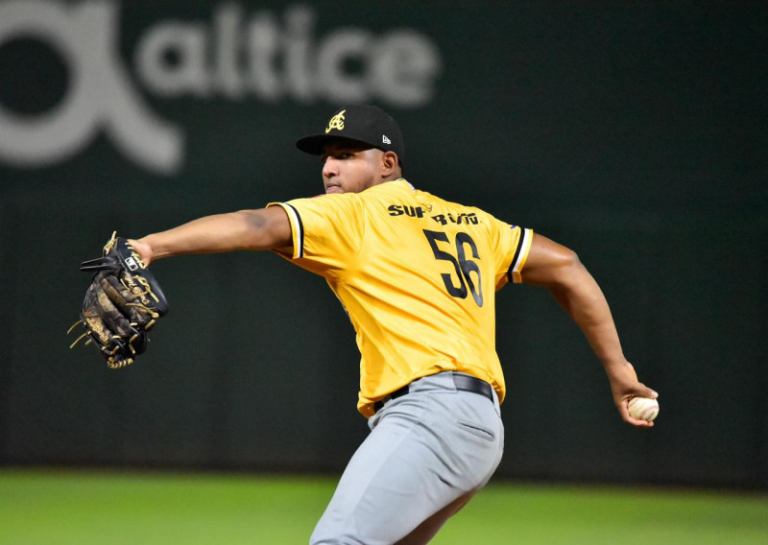 Las Aguilas superan al Licey y siguen firmes en la primera posición