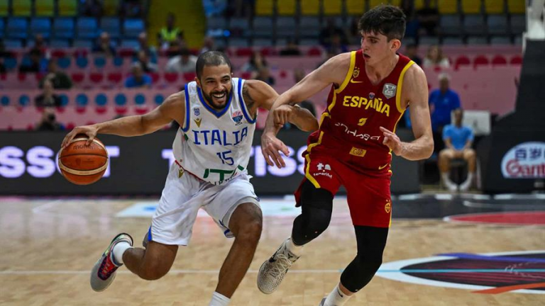 Un brillante Darius Thompson lidera el asalto del Valencia al OAKA