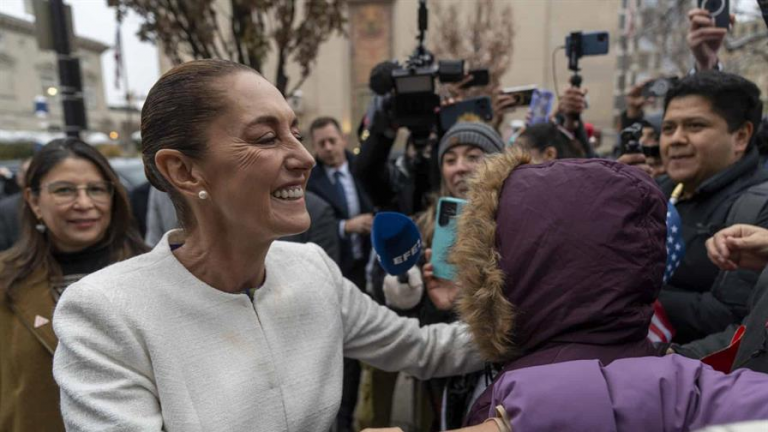 Sheinbaum reúne a cientos de miles de mexicanos para reafirmar su poder ante las críticas