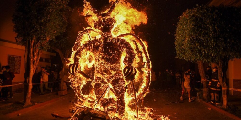La quema del diablo en Guatemala: cultura, sátira y conciencia ambiental