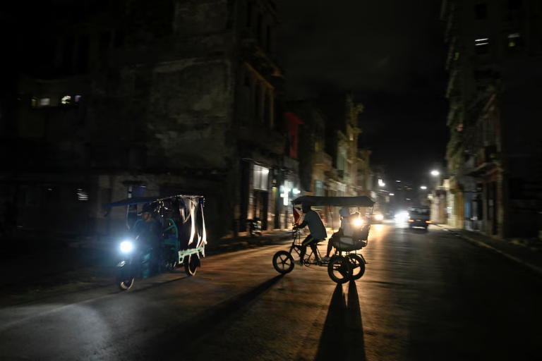 Crisis energética en Cuba: el 60% de la isla quedará a oscuras este domingo por el colapso de las principales termoeléctricas